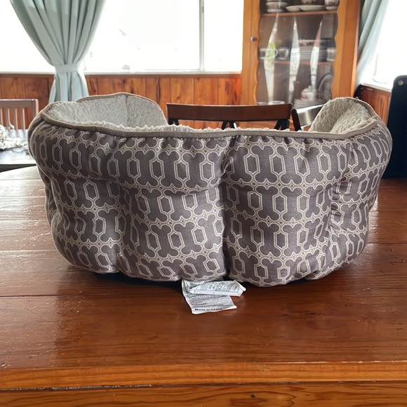 Wag & Woof gray & white insulated small medium doughnut dog bed - Picture 5 of 14